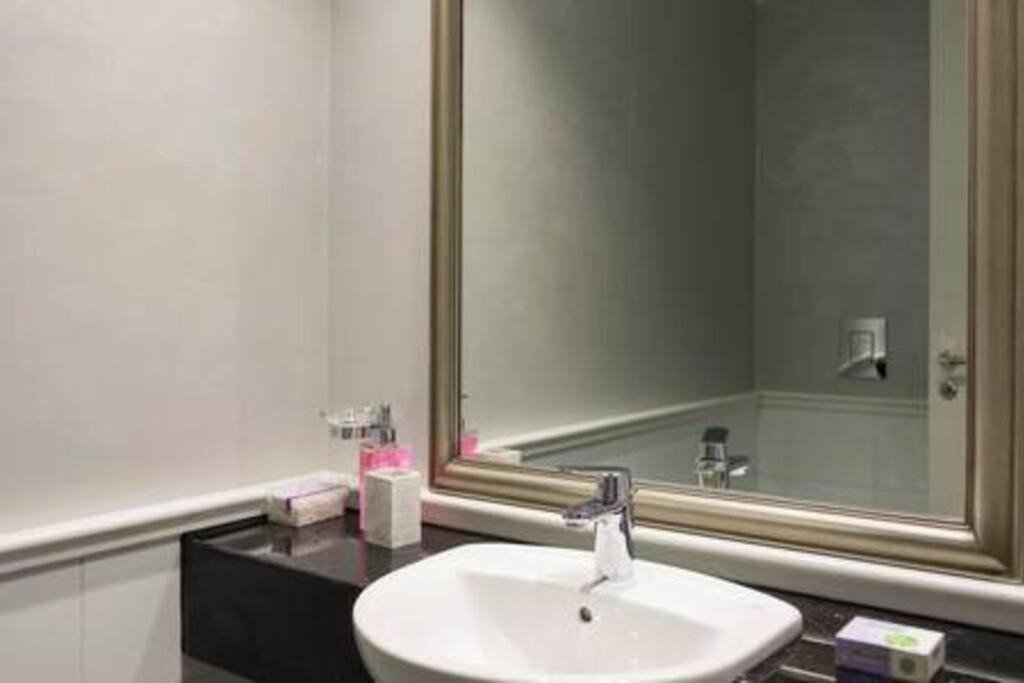 Versace Tower Luxury Suites - Downtown Бейрут Экстерьер фото
